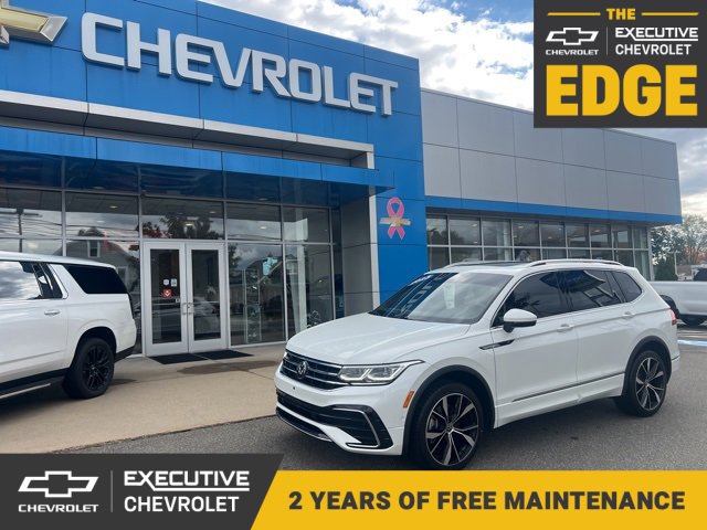 2023 Volkswagen Tiguan SEL R-LINE's photo