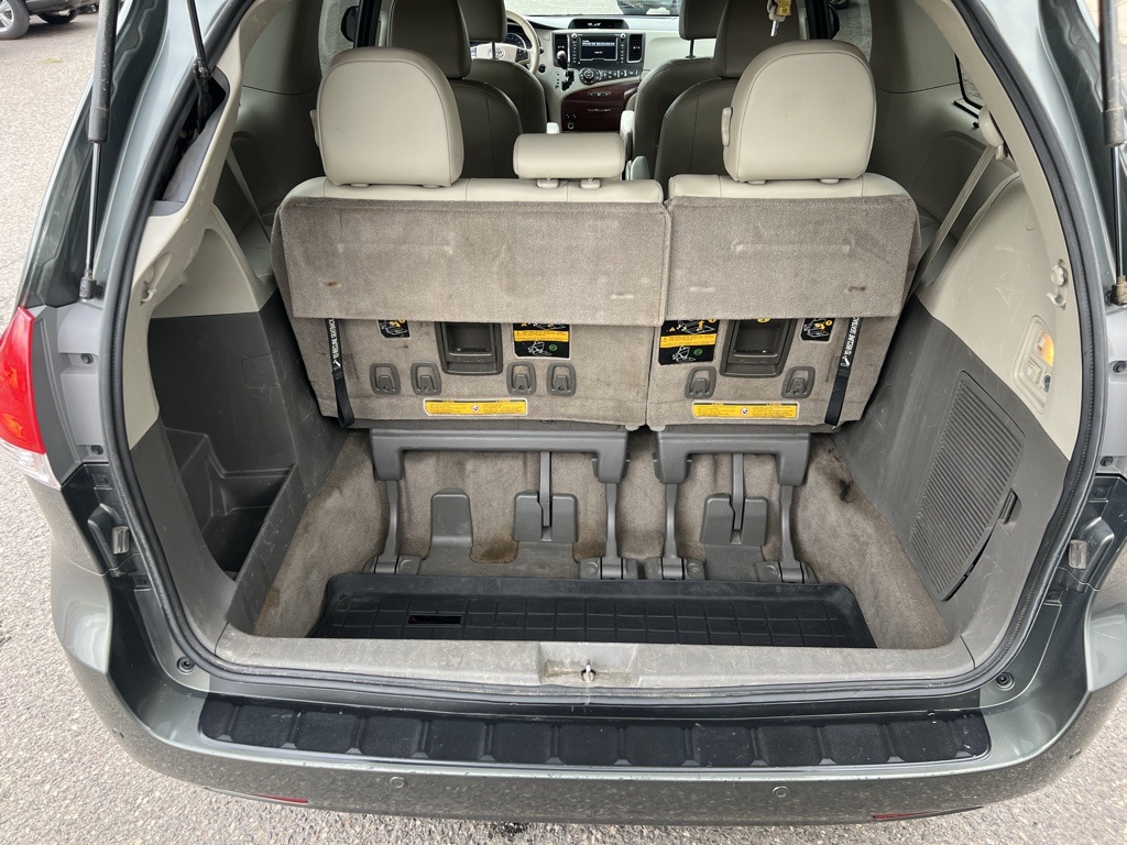 2014 Toyota Sienna photo 17
