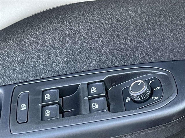 2025 Volkswagen Taos SE photo 22