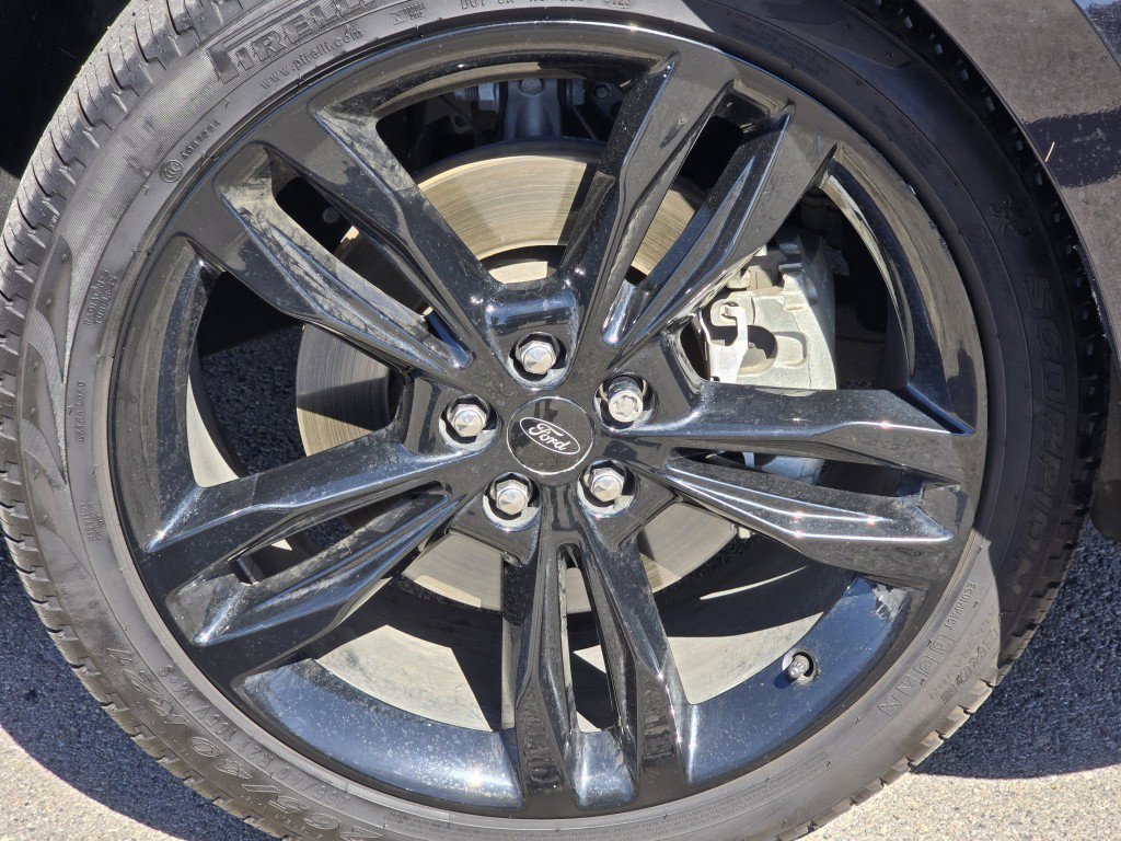 2019 Ford Edge ST photo 9