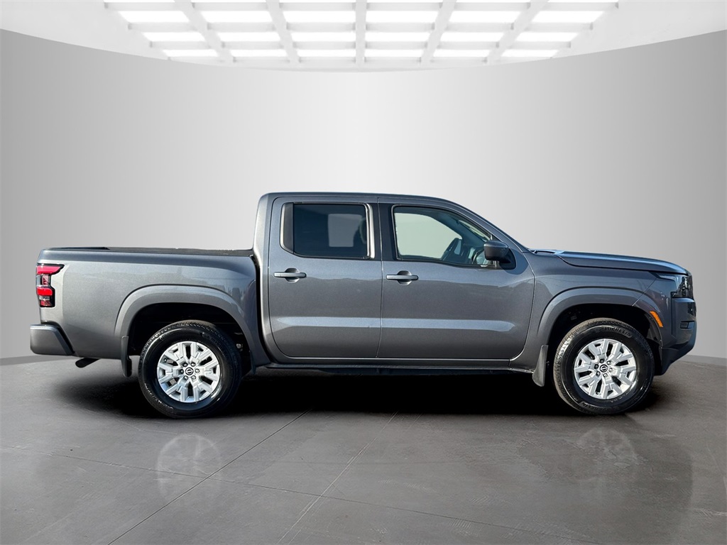 2022 Nissan Frontier SV Crew Cab photo 8