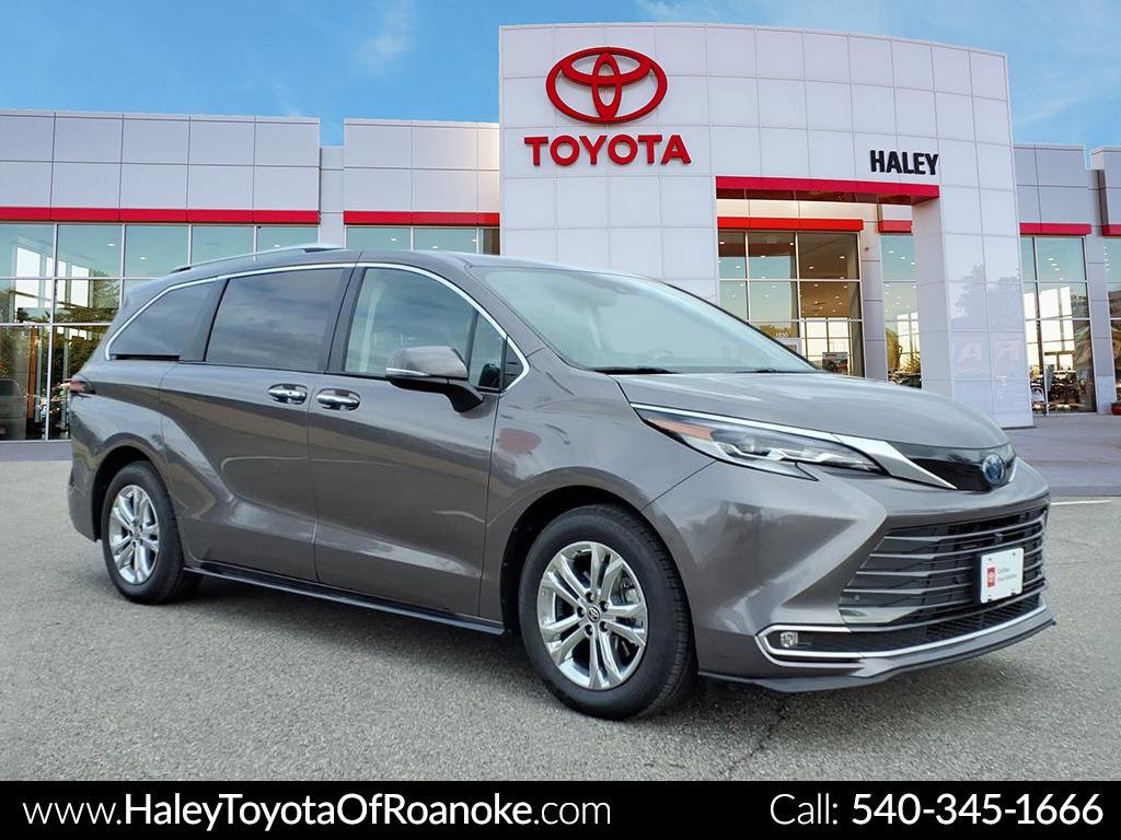 2023 Toyota Sienna Platinum's photo