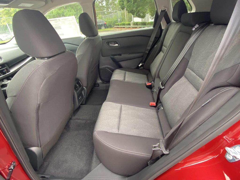 2026 Nissan Rogue SV photo 10