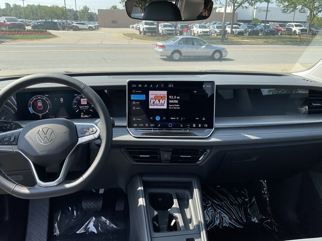 2025 Volkswagen Tiguan SE photo 5
