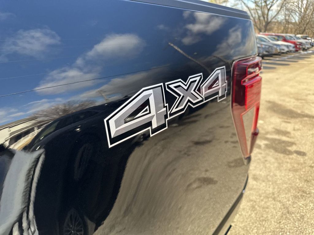 2025 Ford F-150 XLT photo 12