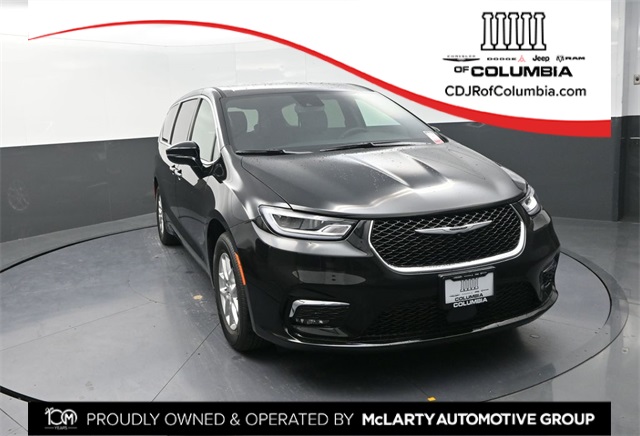 2026 Chrysler Pacifica Select's photo