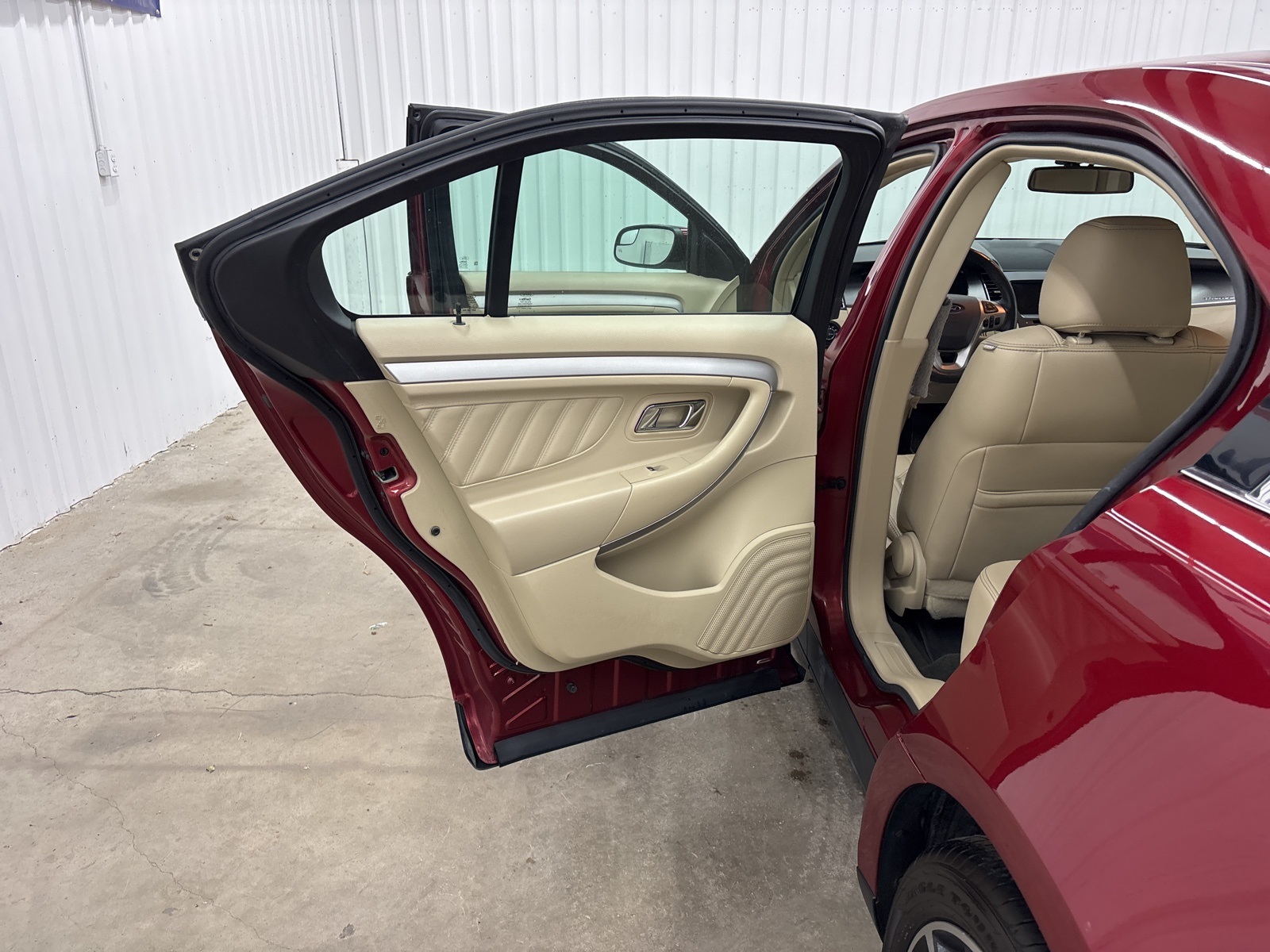 2018 Ford Taurus SEL photo 18