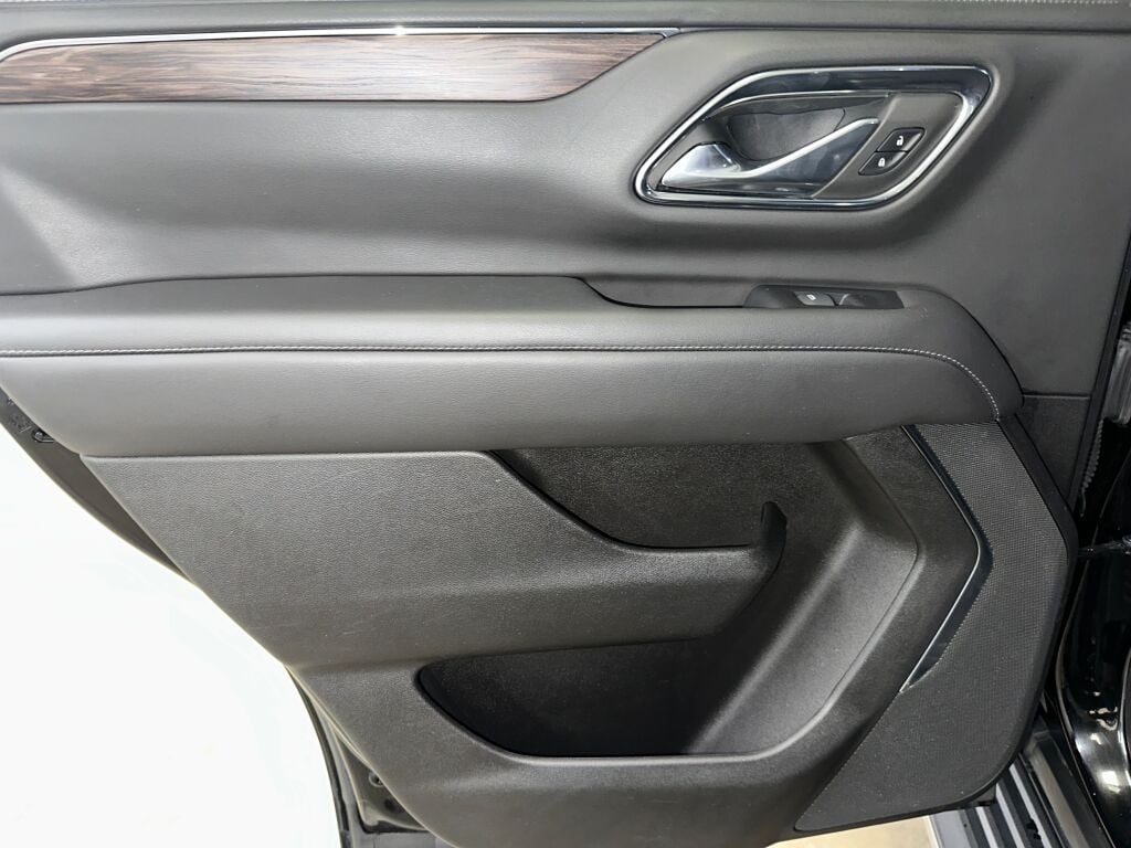 2023 Chevrolet Tahoe LS photo 3