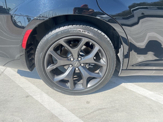 2023 Chrysler 300 Touring photo 17