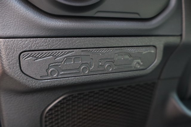2025 Jeep Wrangler Sahara photo 15