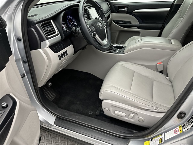 2016 Toyota Highlander XLE photo 3