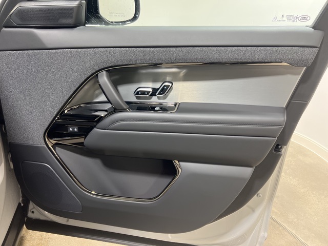 2025 Land Rover Range Rover Sport SE photo 21