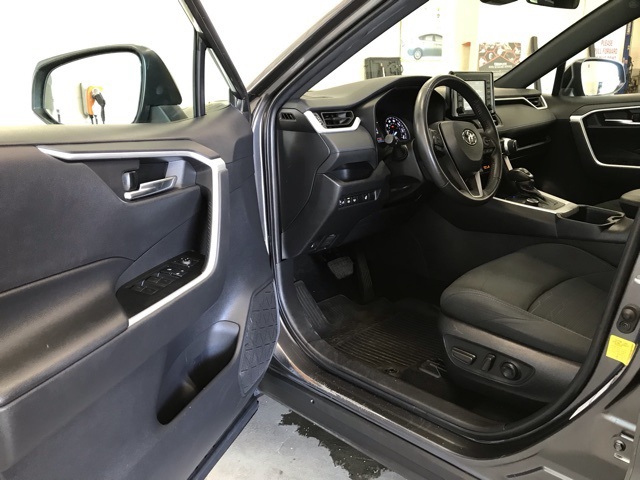 2022 Toyota RAV4 Hybrid SE photo 11