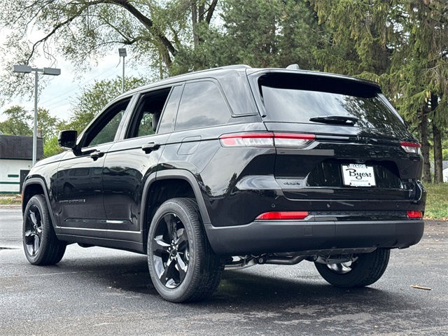 2025 Jeep Grand Cherokee Altitude photo 8
