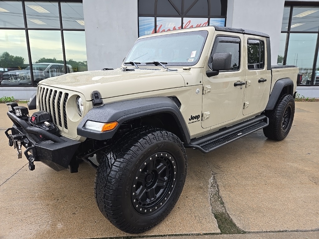 Used 2020 Jeep Gladiator Sport S with VIN 1C6HJTAG1LL161190 for sale in Kansas City