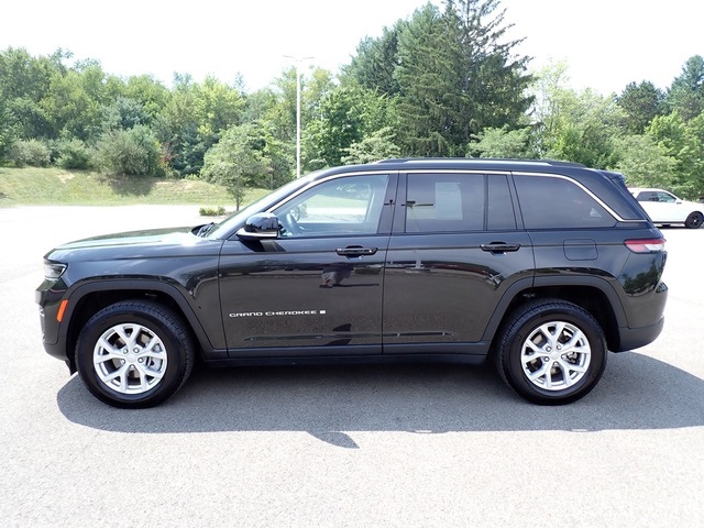2023 Jeep Grand Cherokee Limited photo 2