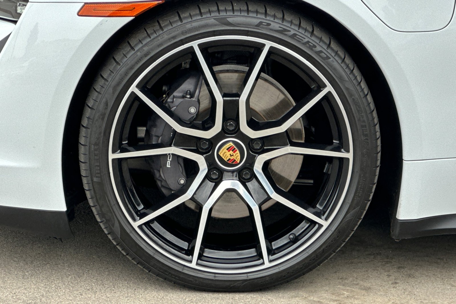 2023 Porsche Taycan photo 33