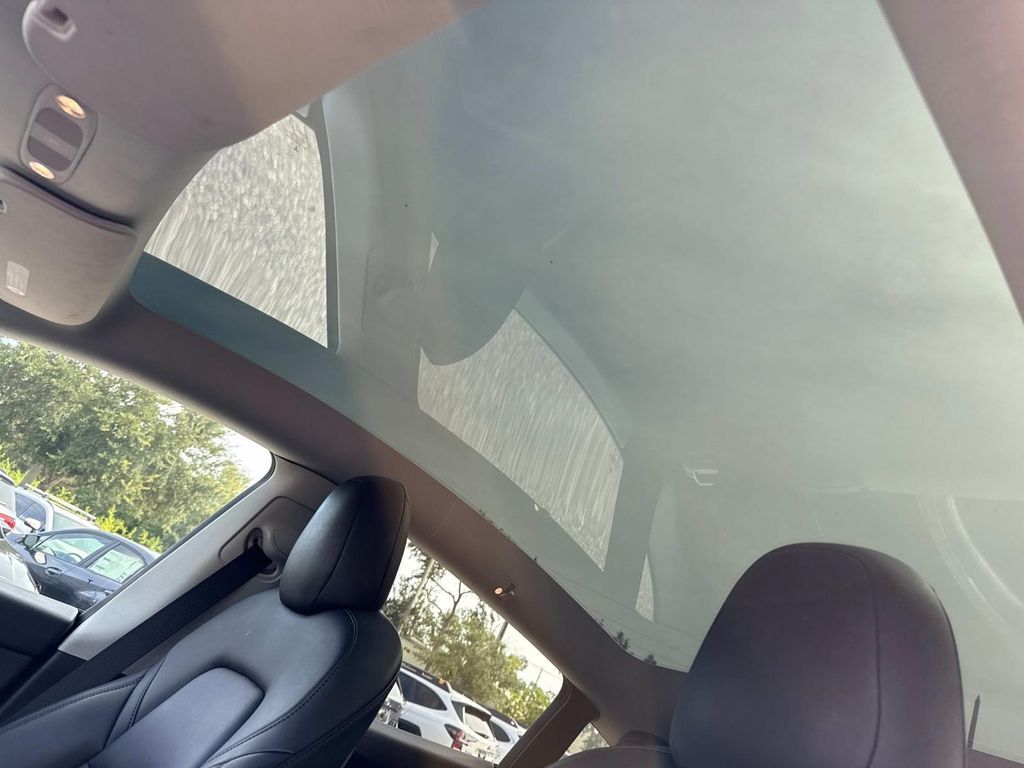 2022 Tesla Model Y Long Range photo 30