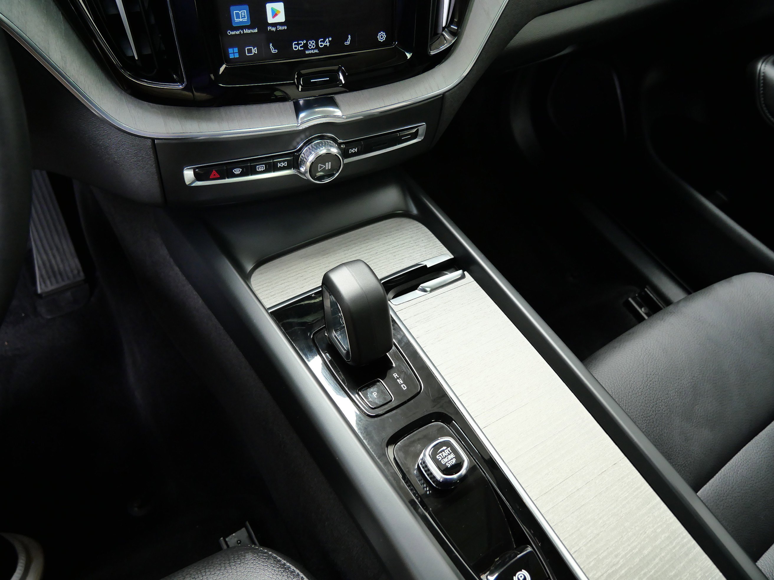 2025 Volvo XC60 Plus photo 20