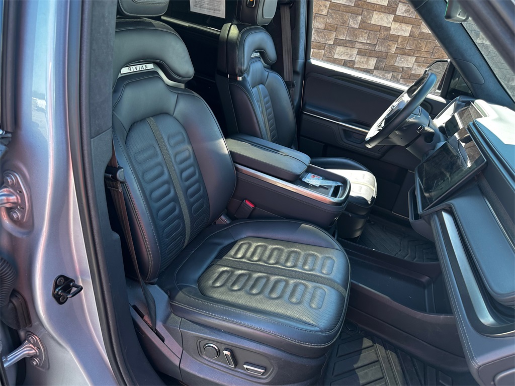 2025 Rivian R1S Adventure photo 15