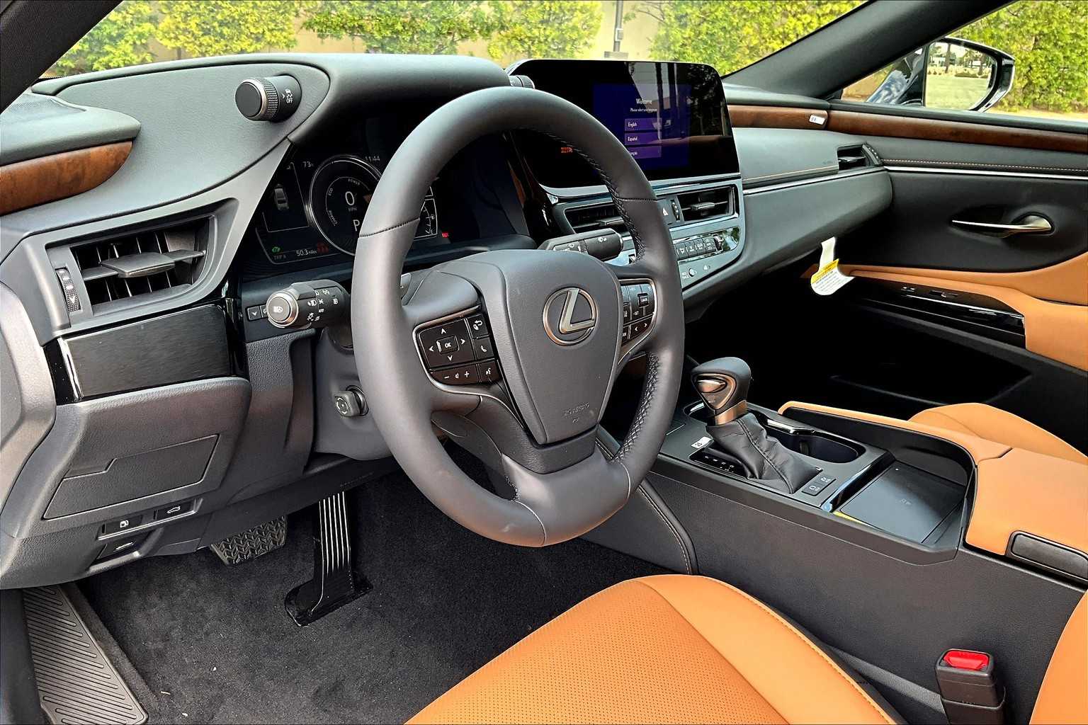 2025 Lexus ES 300h Premium photo 9