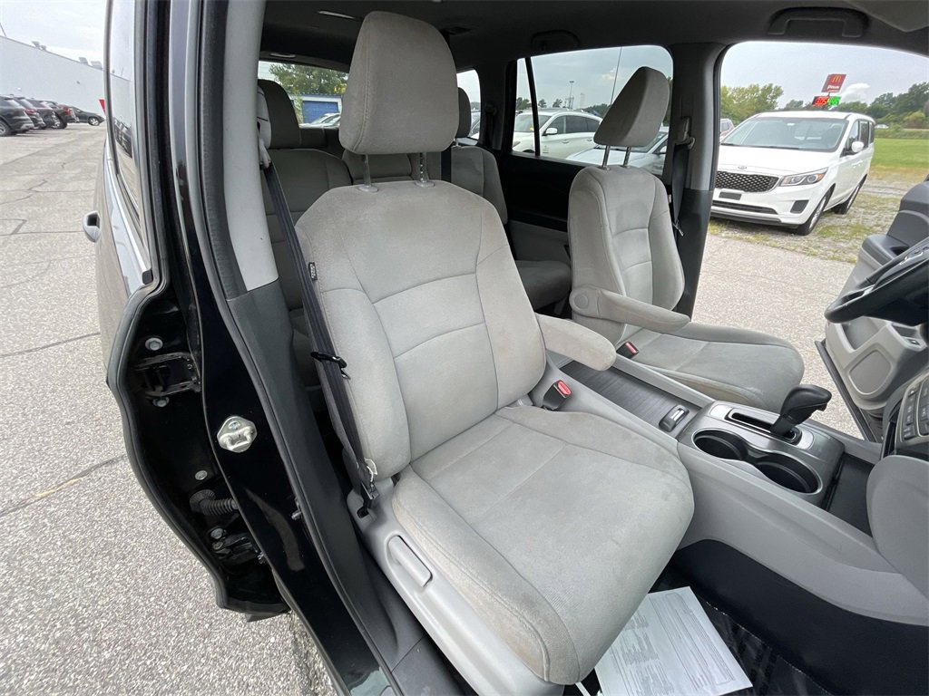 2020 Honda Pilot LX photo 22