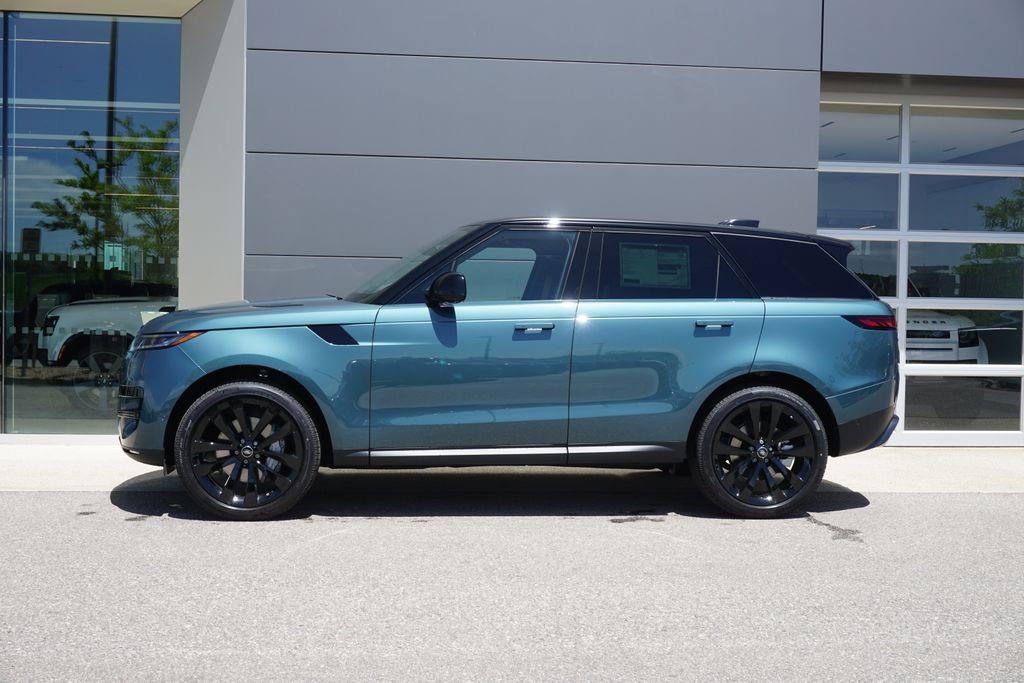 2025 Land Rover Range Rover Sport SE photo 8