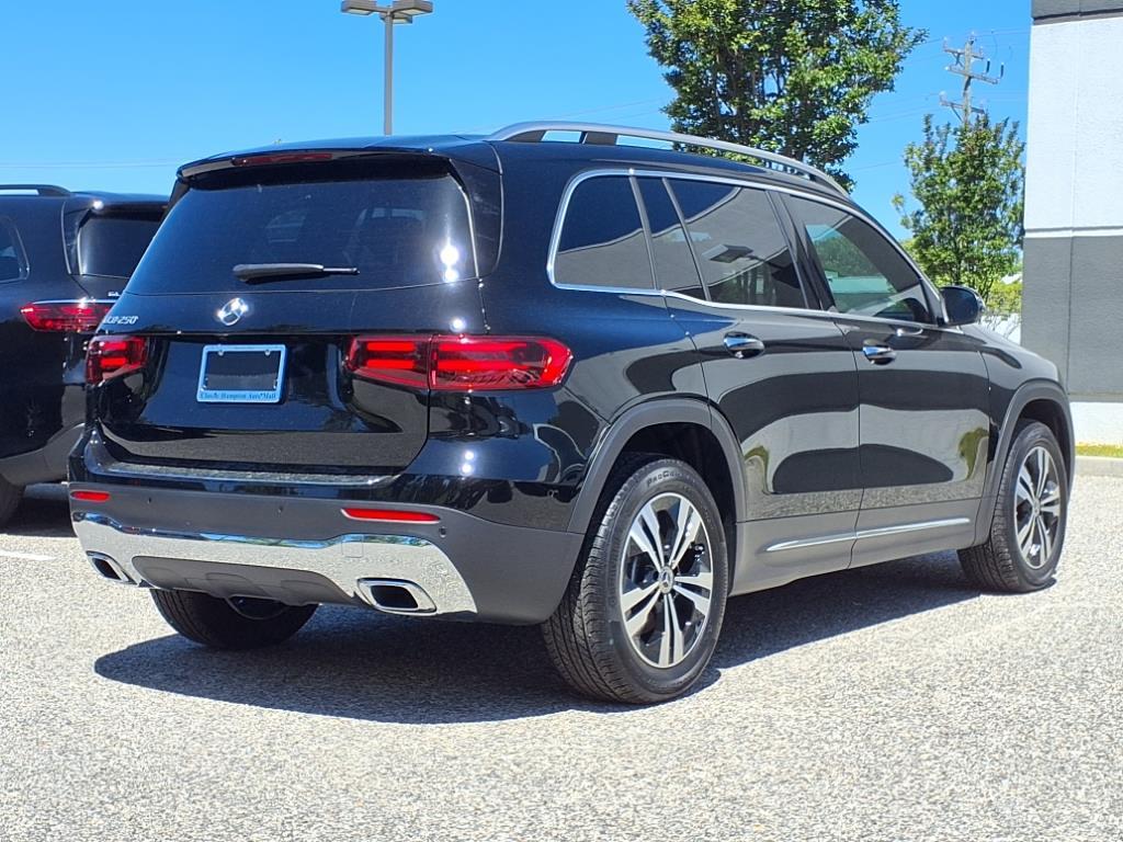 2025 Mercedes Benz GLB 250 photo 3