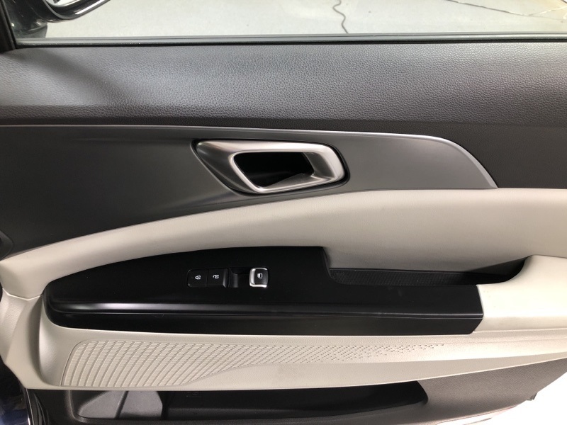 2024 Kia Carnival LX photo 14