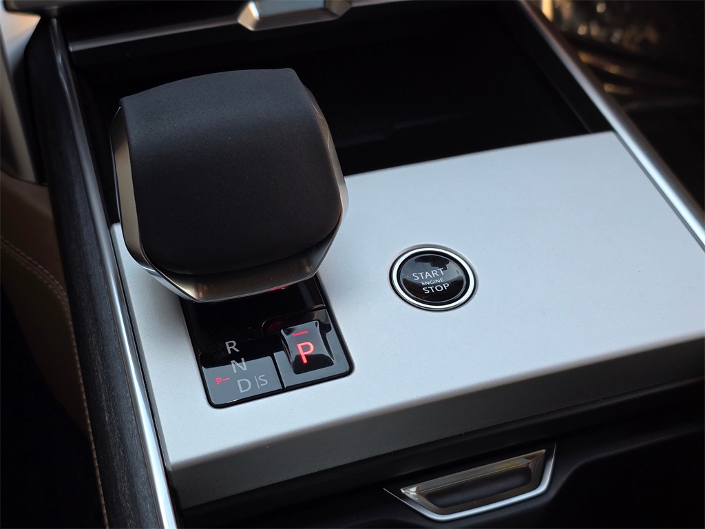 2025 Land Rover Range Rover SE photo 15