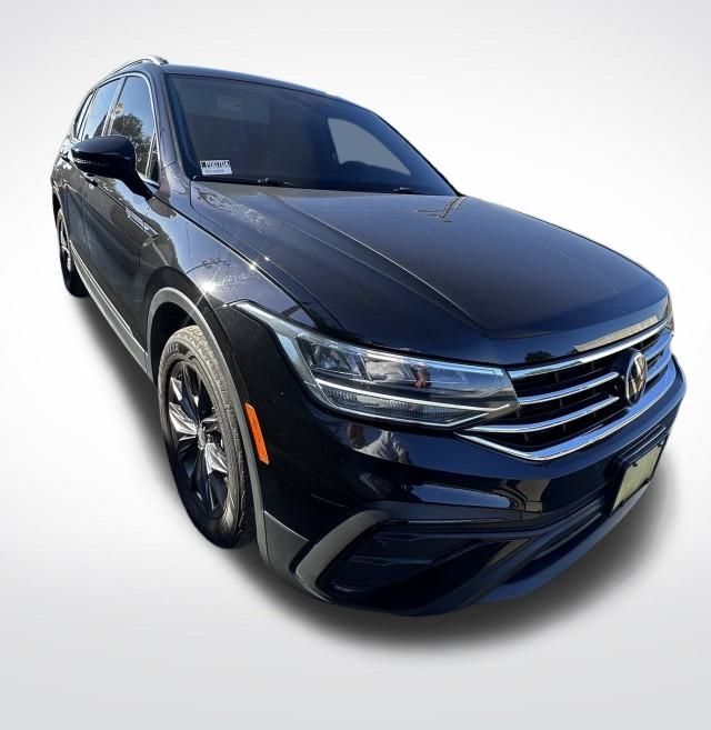 2023 Volkswagen Tiguan SE photo 3