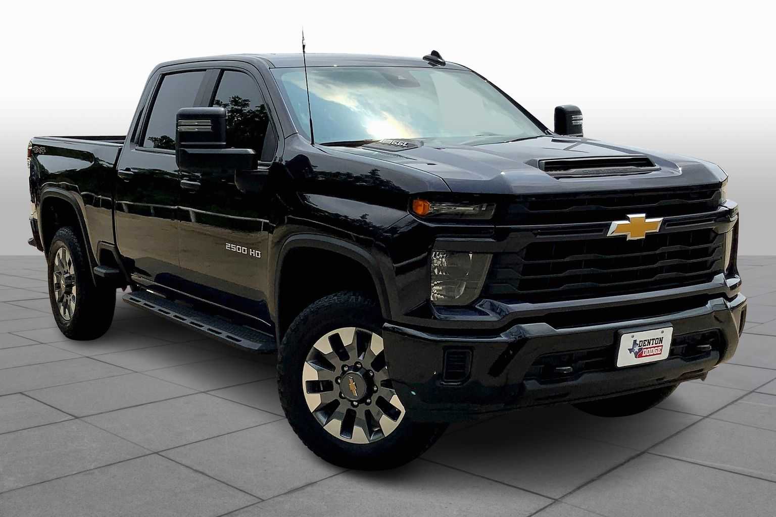 2024 Chevrolet Silverado 2500HD Custom photo 2