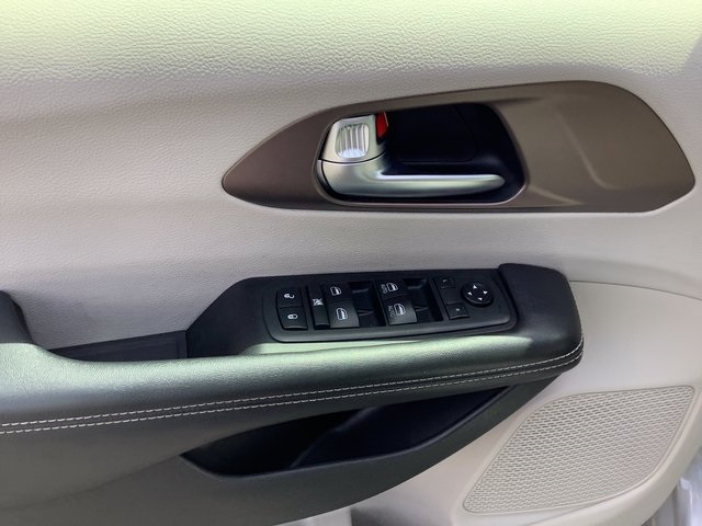 2021 Chrysler Voyager LXi photo 10