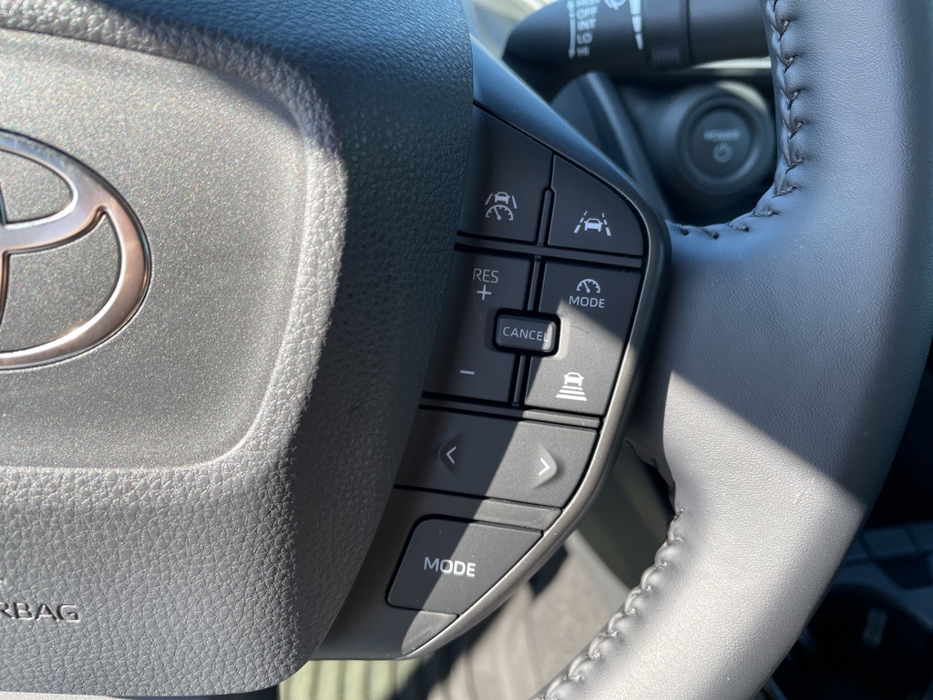 2025 Toyota Prius LE photo 13