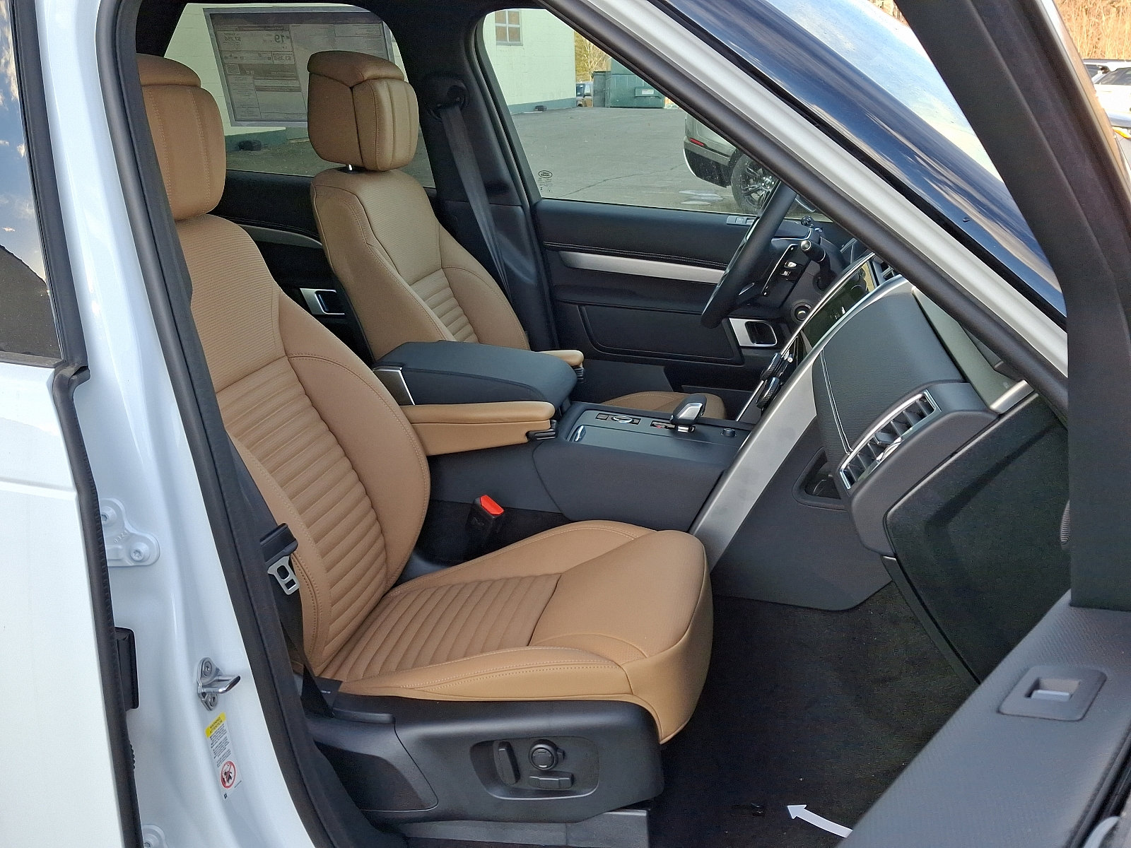 2025 Land Rover Discovery SE photo 11