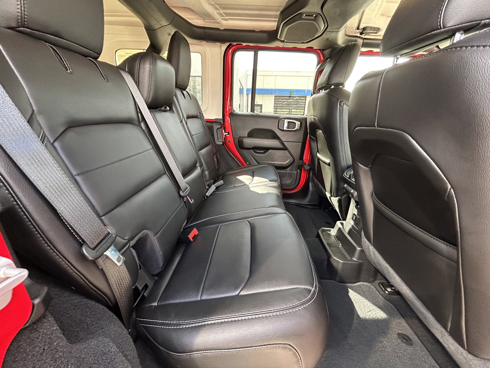 2020 Jeep Wrangler Unlimited Sahara photo 17
