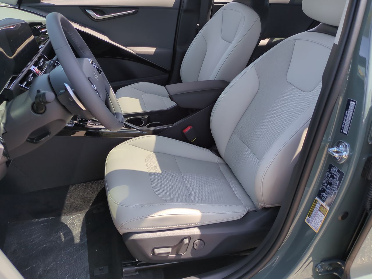 2025 Kia Niro EX Touring photo 16