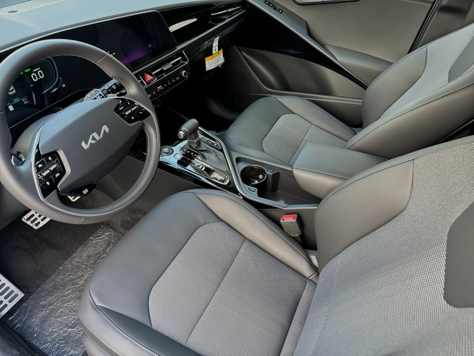 2024 Kia Niro EX Touring photo 9