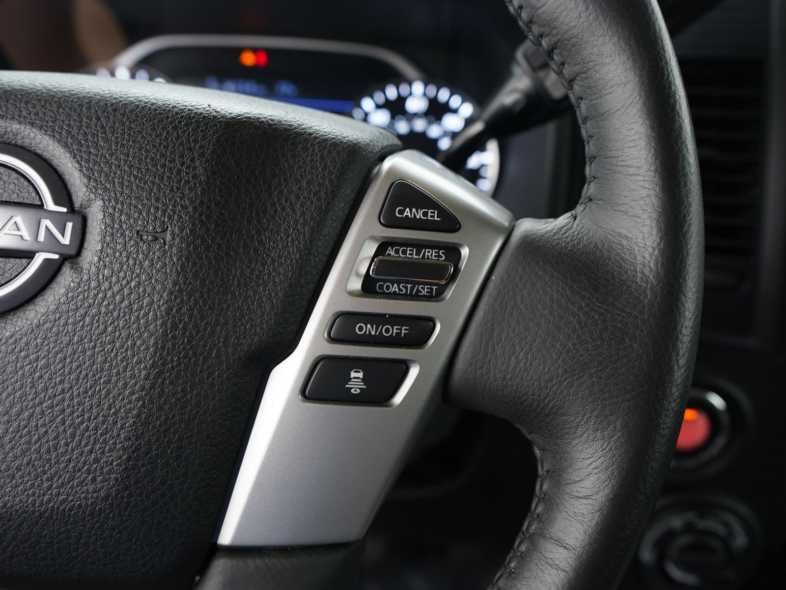 2024 Nissan Titan SV photo 27