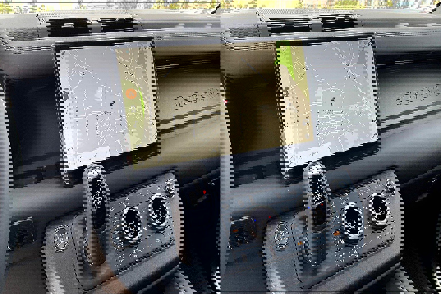 2025 Land Rover Defender 130 S photo 7