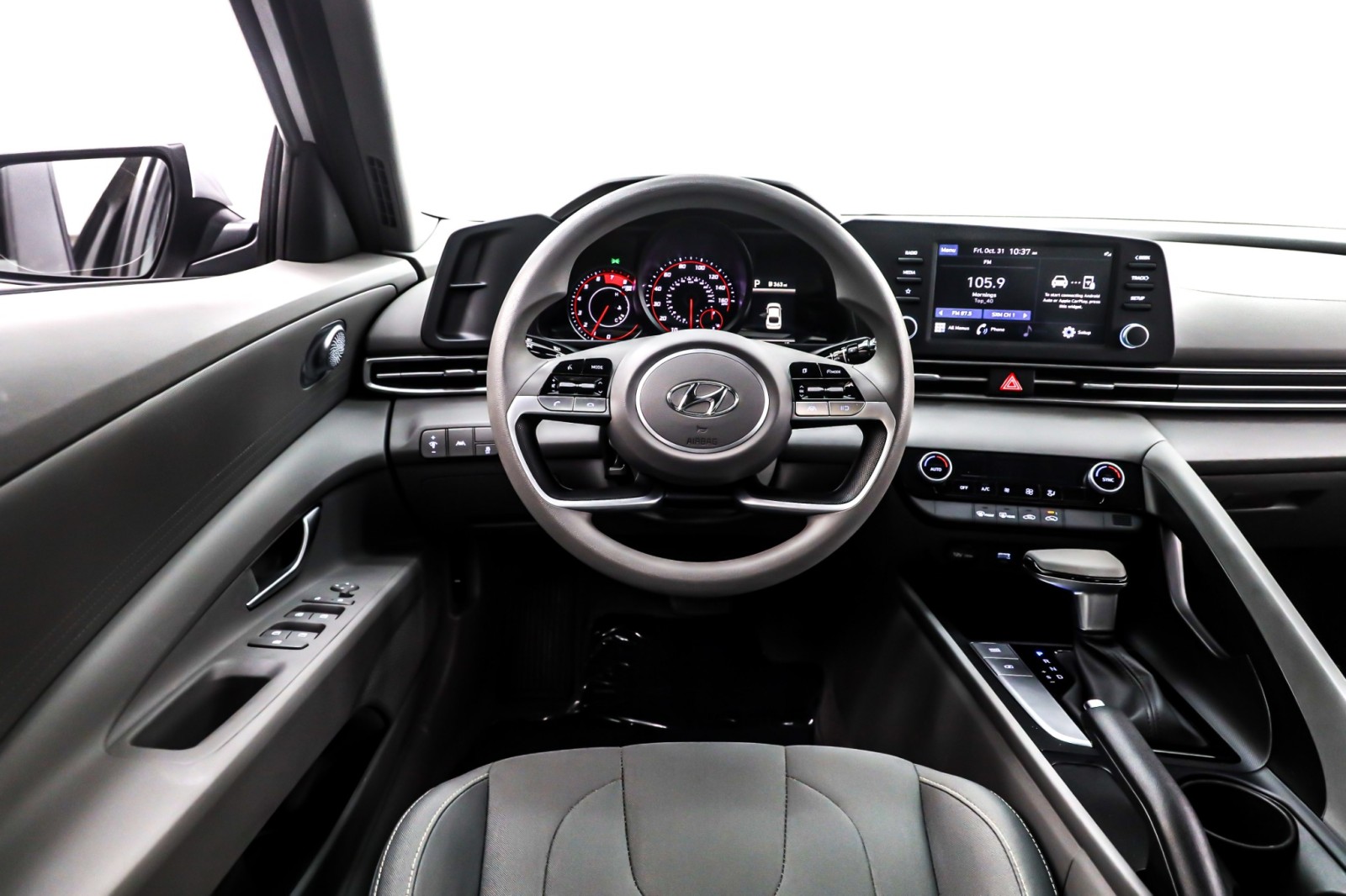 2023 Hyundai Elantra SEL photo 4