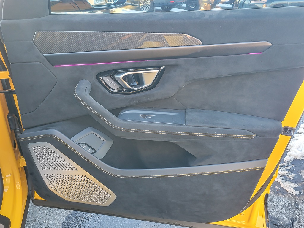 2023 LAMBORGHINI URUS - Image 22