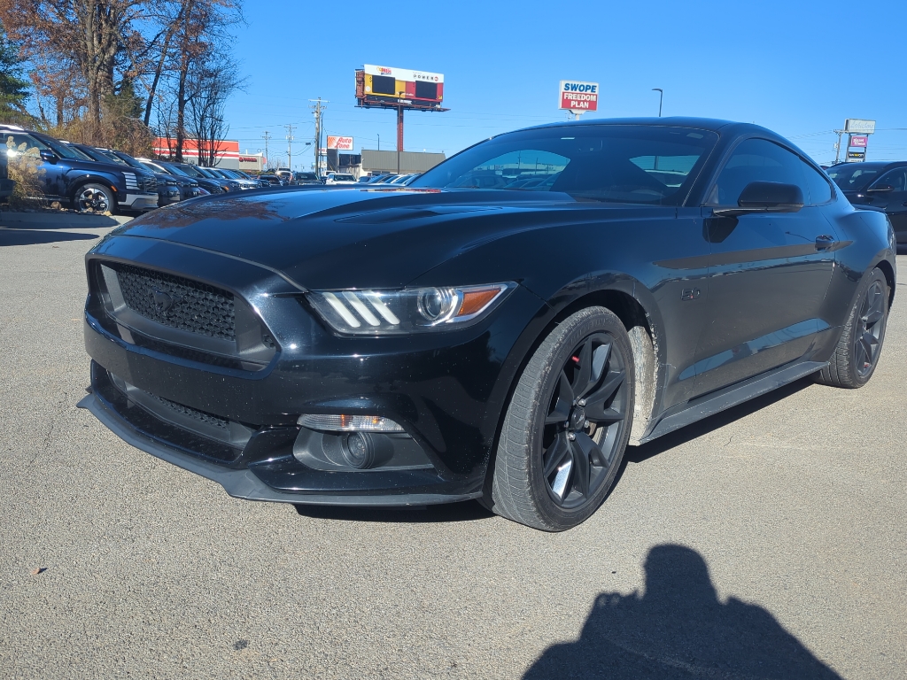 2017 Ford Mustang GT Premium photo 2