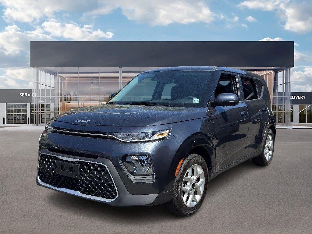2022 Kia Soul LX's photo
