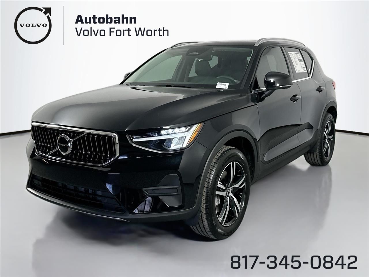 2025 Volvo XC40 Core's photo