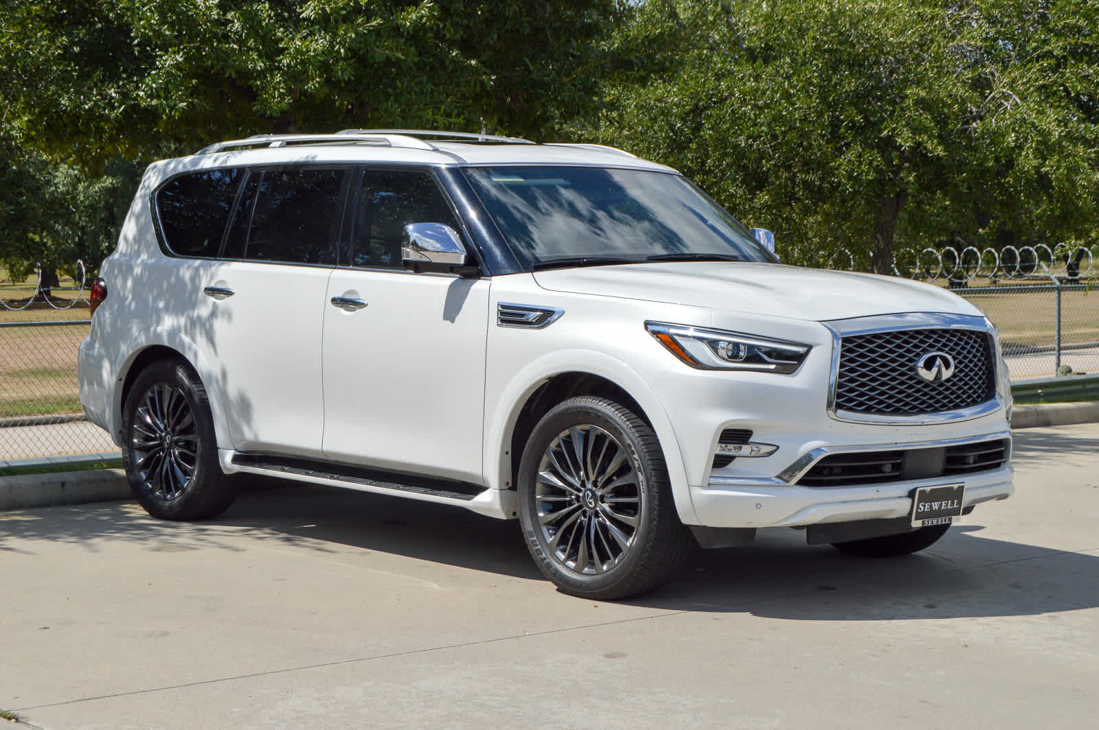2022 Infiniti QX80 Sensory photo 3