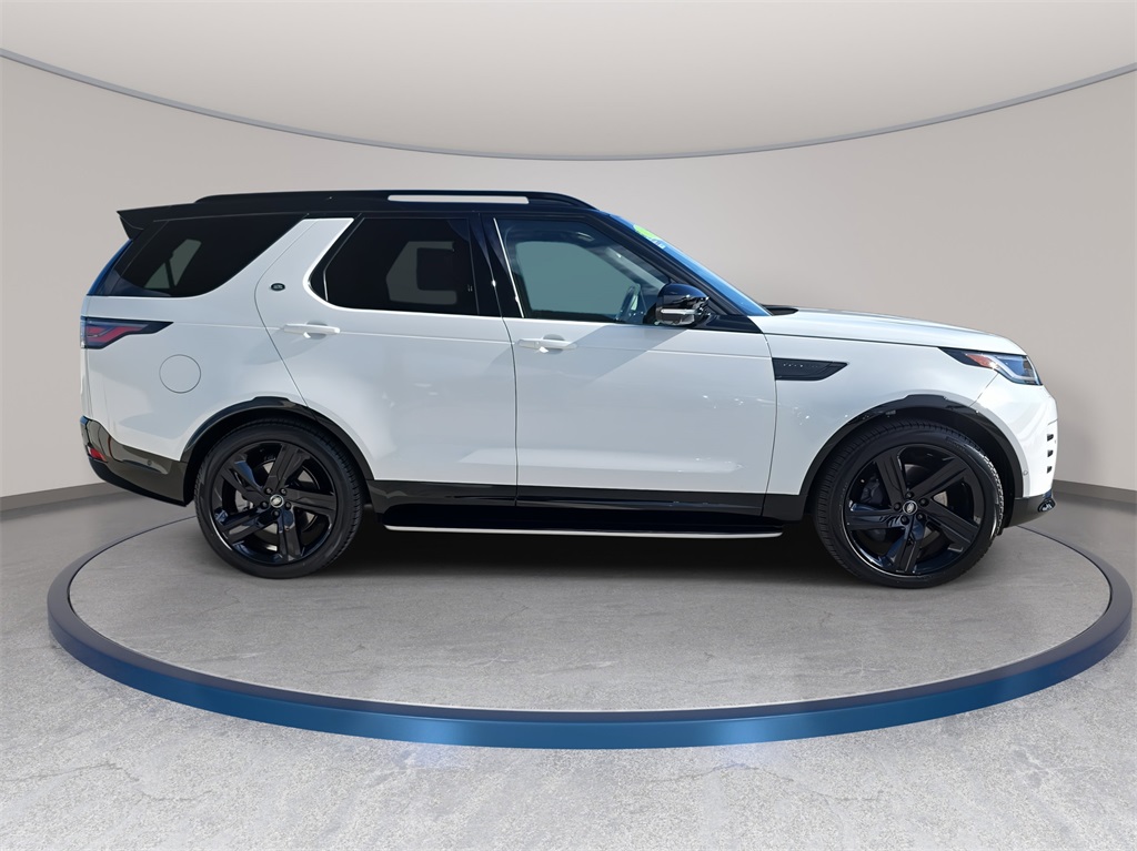 2025 Land Rover Discovery SE photo 3