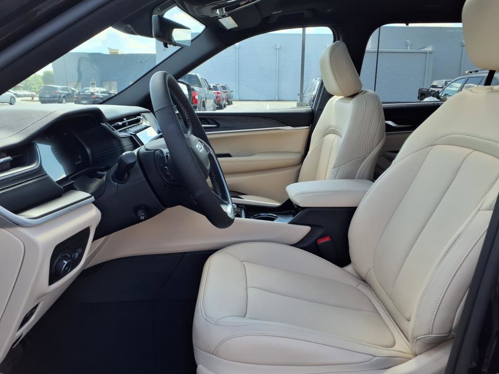 2025 Jeep Grand Cherokee Limited photo 10