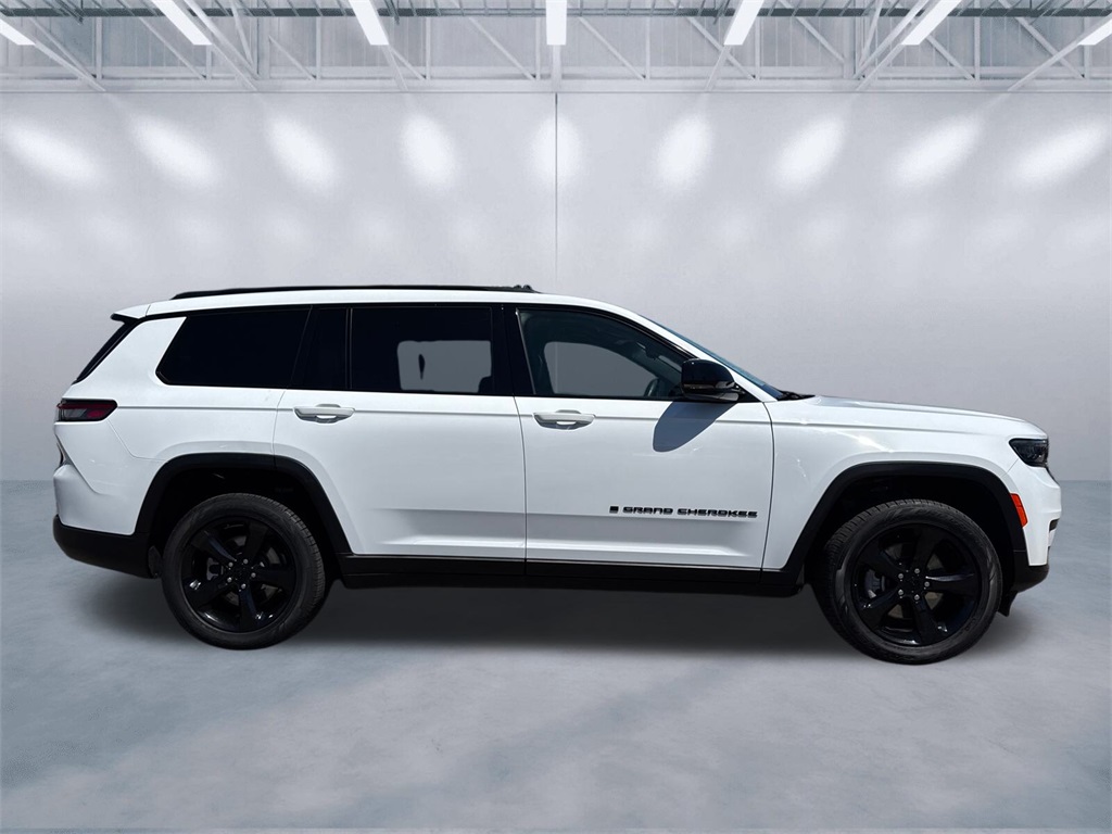 2021 Jeep Grand Cherokee Altitude photo 3