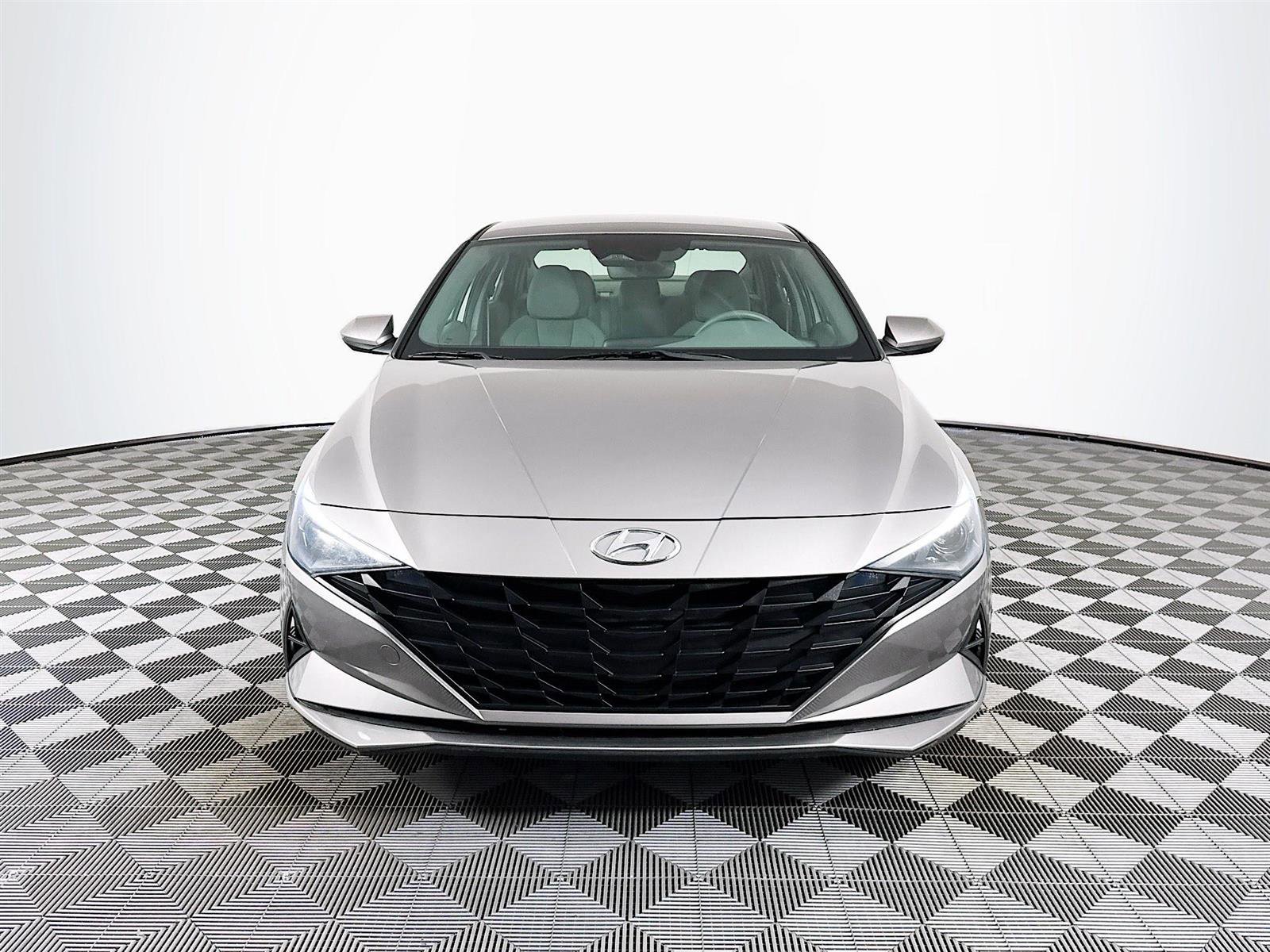 2023 Hyundai Elantra SEL photo 2
